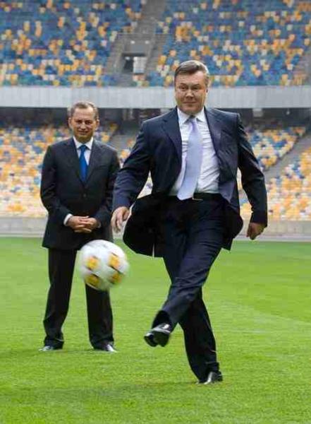 Янукович сыграл в футбол на Олимпийских играх 7 февраля 2014