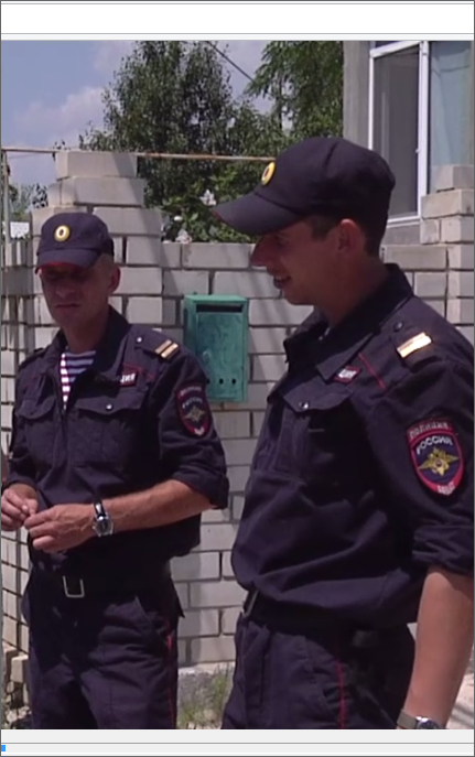 С.Ф.Володин пригнал полицию на разборки при официальном осмотре дома, 9 июля 2015 г, ул. Жуковского, 53, Коктебель